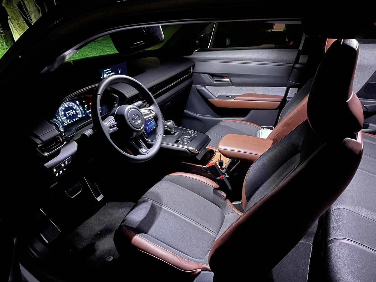Wunderschone Mazda Mx 30 Innenraum Ebenbild